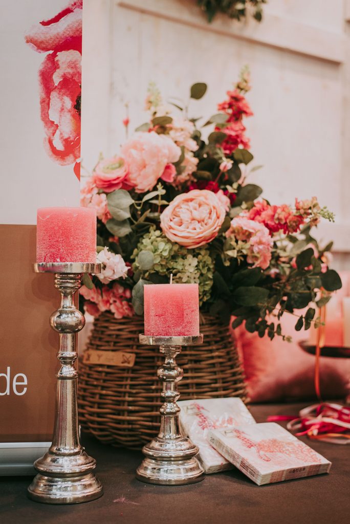 Blumendekoration im Eingangsbereich