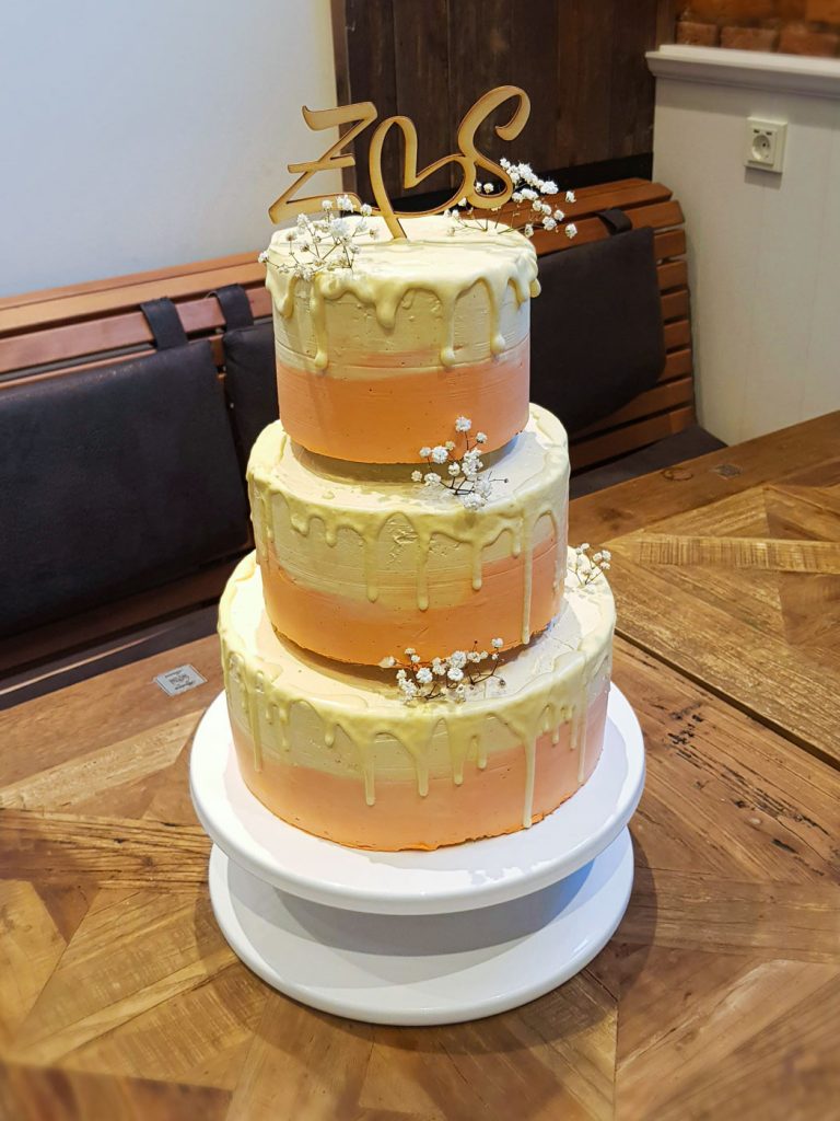 Symbole als Cake Topper auf der Hochzeitstorte Symbole als Cake Topper