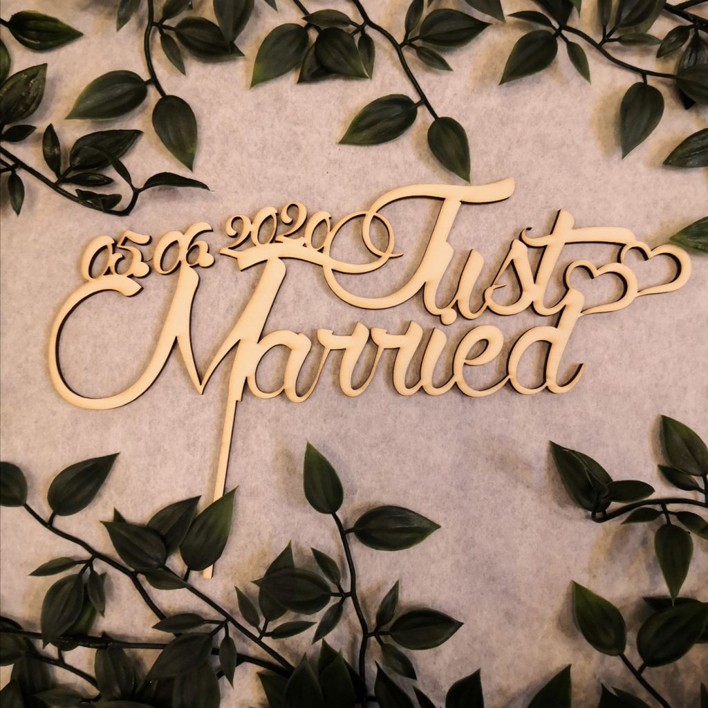 Spezielle Cake Topper mit individuellen Formen und Schriftzügen Spezielle Cake Topper