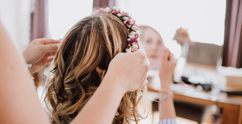 Blumenkränze für ein lockeres Brautstyling Blumenkranz als Accesoire für die Brautfrisur