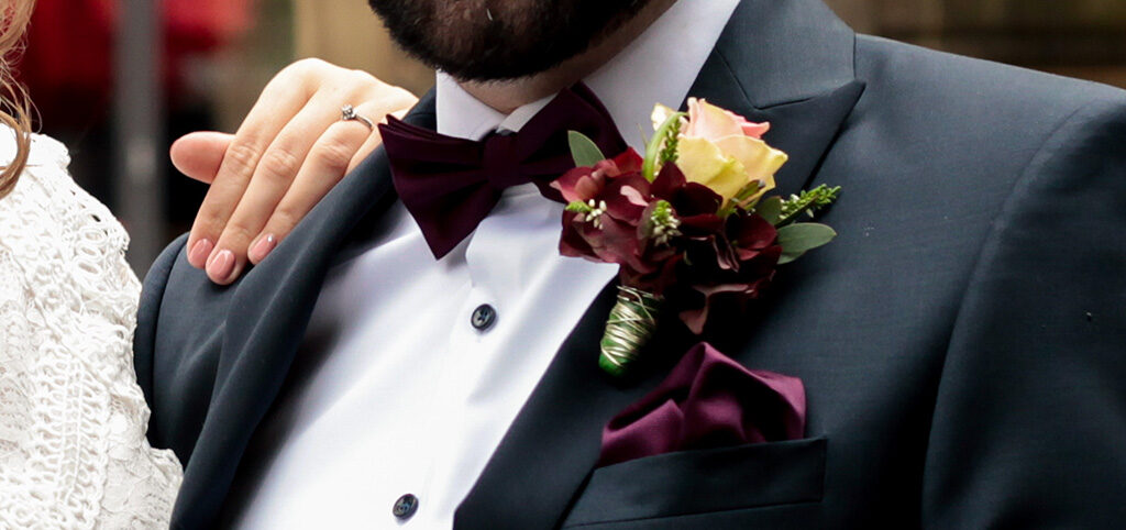 Ansteckblumen und Knöfpfe