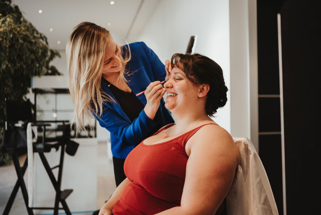 Erstes schminken durch die Brautstylistin Erstes schminken durch die Brautstylistin