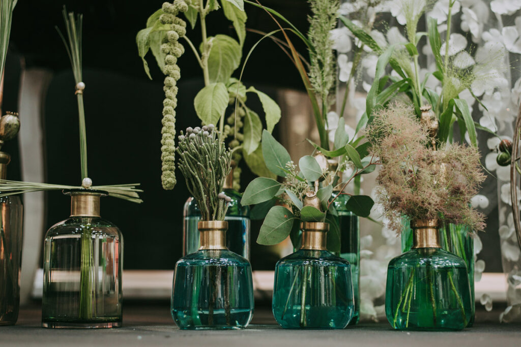 Farbkonzept einer grünen Tischdekoration